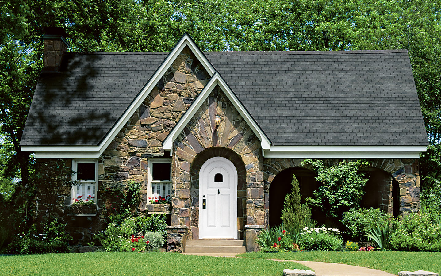 House with Owens Corning Supreme shingles in Estate Gray